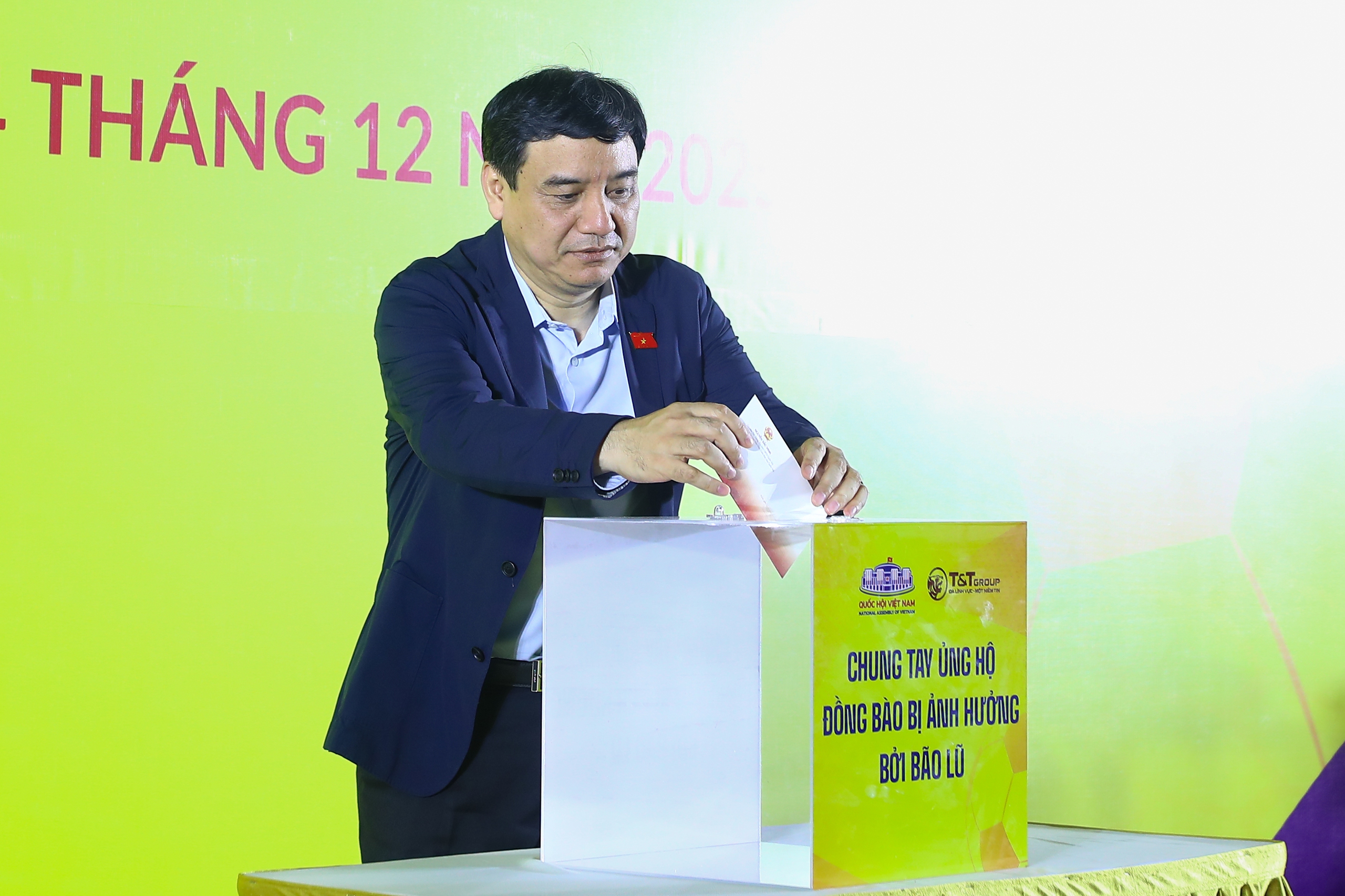 HLV Harry Kewell cùng Văn Quyết, Hùng Dũng quyên góp hỗ trợ đồng bào vùng lũ- Ảnh 1.