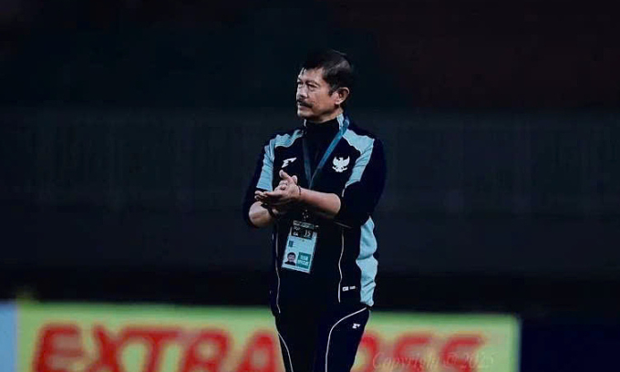 HLV Indra Sjafri trong trận Indonesia thua Philippines ở lượt hai bảng C bóng đá nam SEA Games 33 trên sân 700th Anniversary, thành phố Chiang Mai, Thái Lan tối 8/12/2025. Ảnh: PSSI