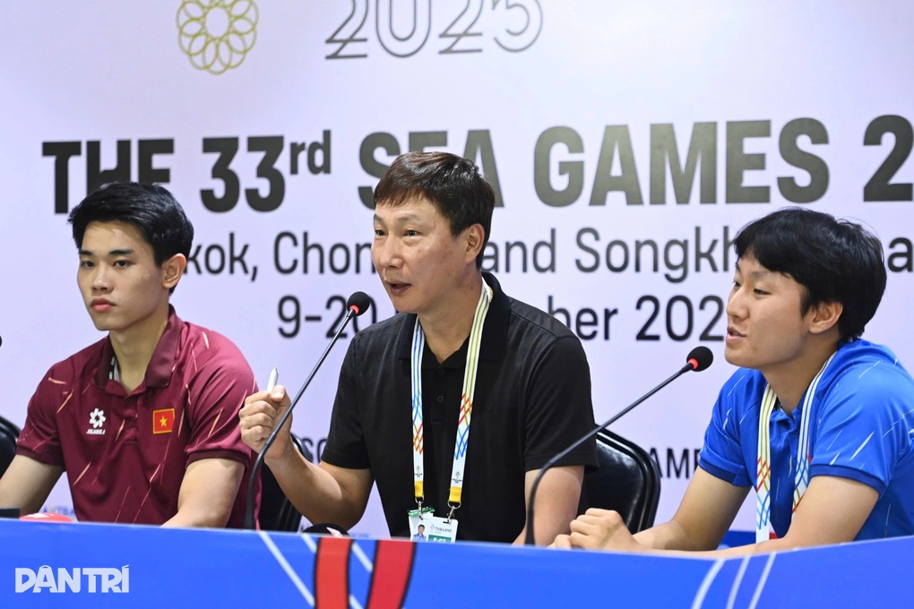 HLV Kim Sang Sik: Chúng tôi sẵn sàng để vô địch SEA Games - 1