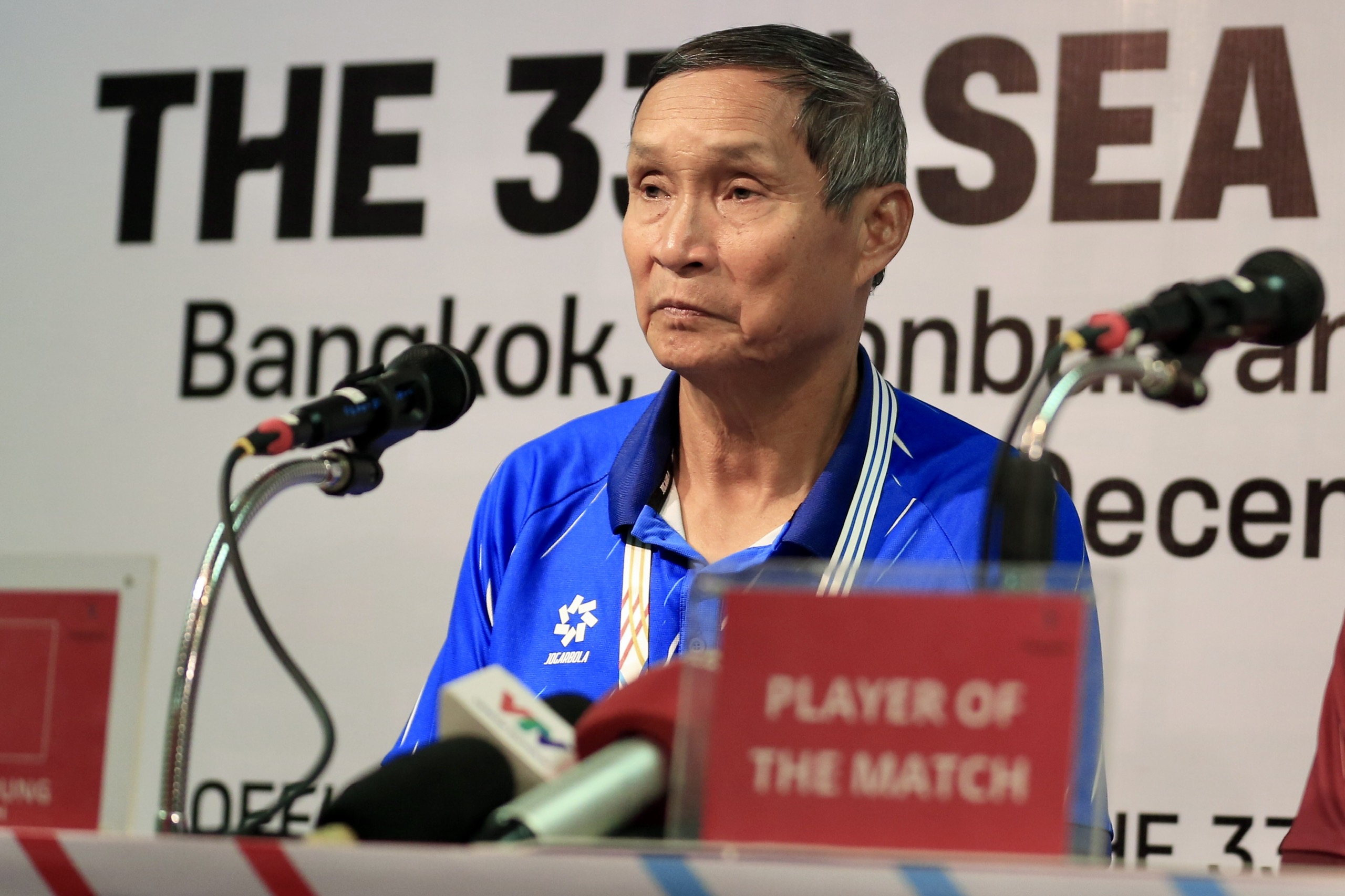 HLV Mai Đức Chung tiết lộ bí quyết ‘lách qua cửa hẹp’ vào bán kết, HLV Myanmar xin lỗi vì thua Việt Nam- Ảnh 1.