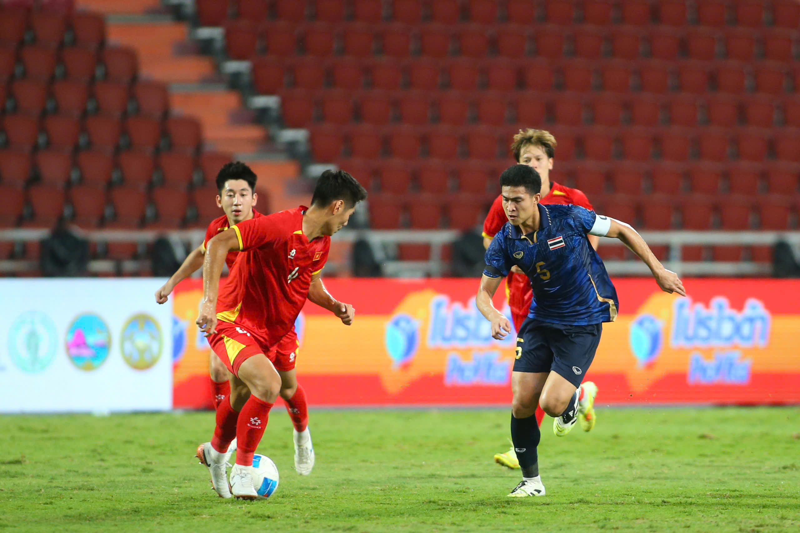 HLV Thái Lan nói lời cay đắng, xin lỗi vì thua đau U.22 Việt Nam: ‘Tôi chịu trách nhiệm…’- Ảnh 1. HLV Thái Lan nói lời cay đắng, xin lỗi vì thua đau U.22 Việt Nam: ‘Tôi chịu trách nhiệm…’- Ảnh 1.