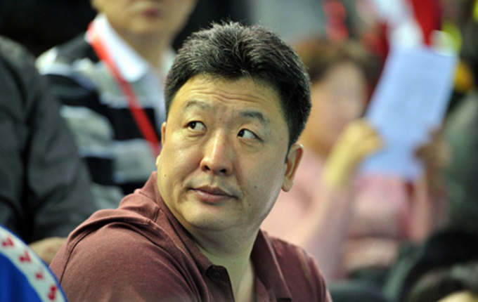 HLV Kim Wei, từng được ca ngợi là bá nhạc của làng bơi Trung Quốc, nhưng nay không còn xuất hiện trong làng thể thao sau bê bối cá nhân. Ảnh: Sohu