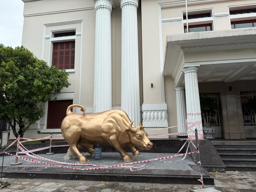 Việc thay đổi biểu tượng "bò tấn công" mang hàm ý thị trường chứng khoán tăng trưởng bền vững trong giai đoạn mới. hinh 5 2 1.jpg