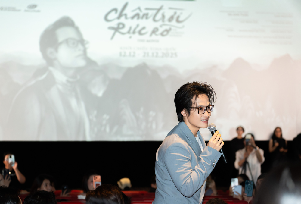 Hà Anh Tuấn tại sự kiện ra mắt phim tài liệu "Chân trời rực rỡ".
Hà Anh Tuấn tại sự kiện ra mắt phim tài liệu "Chân trời rực rỡ". - Tin sao Viet - Tin tuc sao Viet - Scandal sao Viet - Tin tuc cua Sao - Tin cua Sao