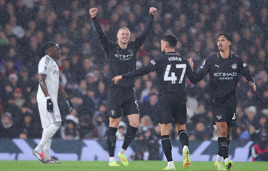 Hạ Fulham đầy kịch tính, Man City thu hẹp khoảng cách với Arsenal - 1