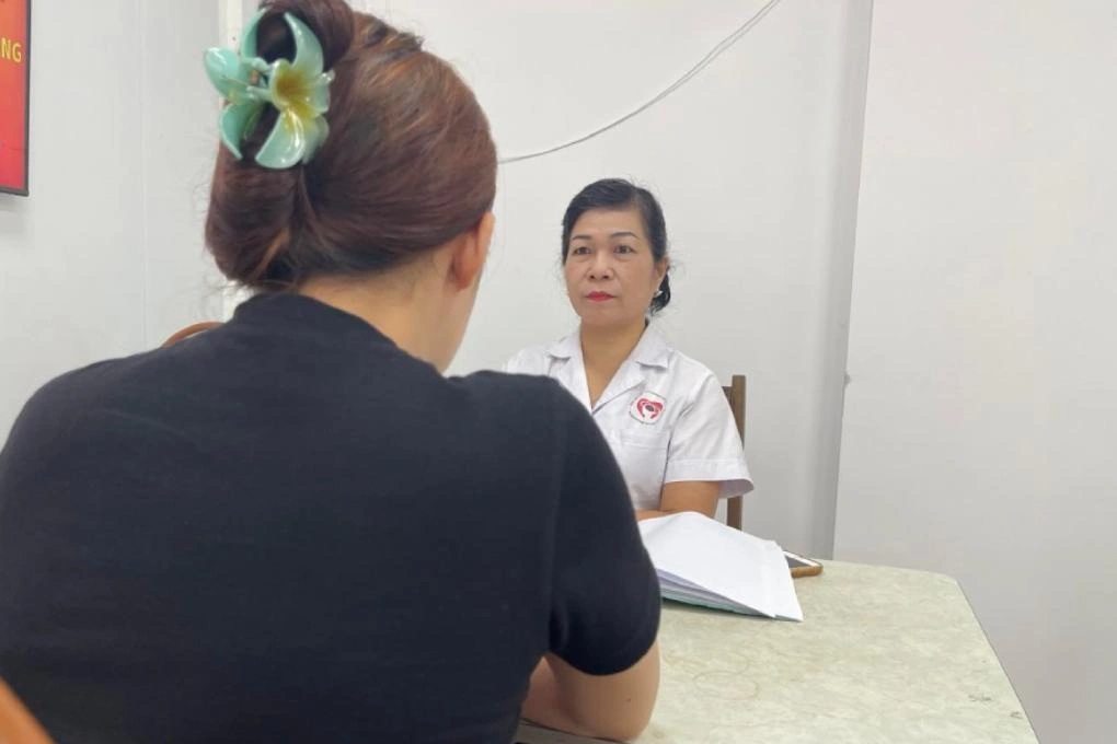 Hà Nội: Cô gái rối loạn tâm thần vì áp lực lương nghìn USD - 1