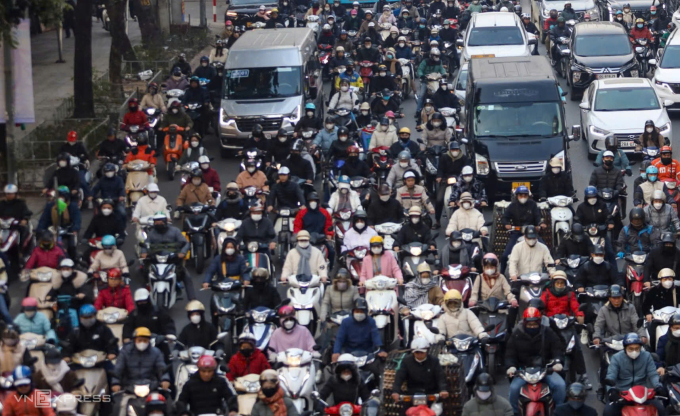 Các phương tiện đi trên đường Nguyễn Trãi, Phường Thanh Xuân. Ảnh: Ngọc Thành