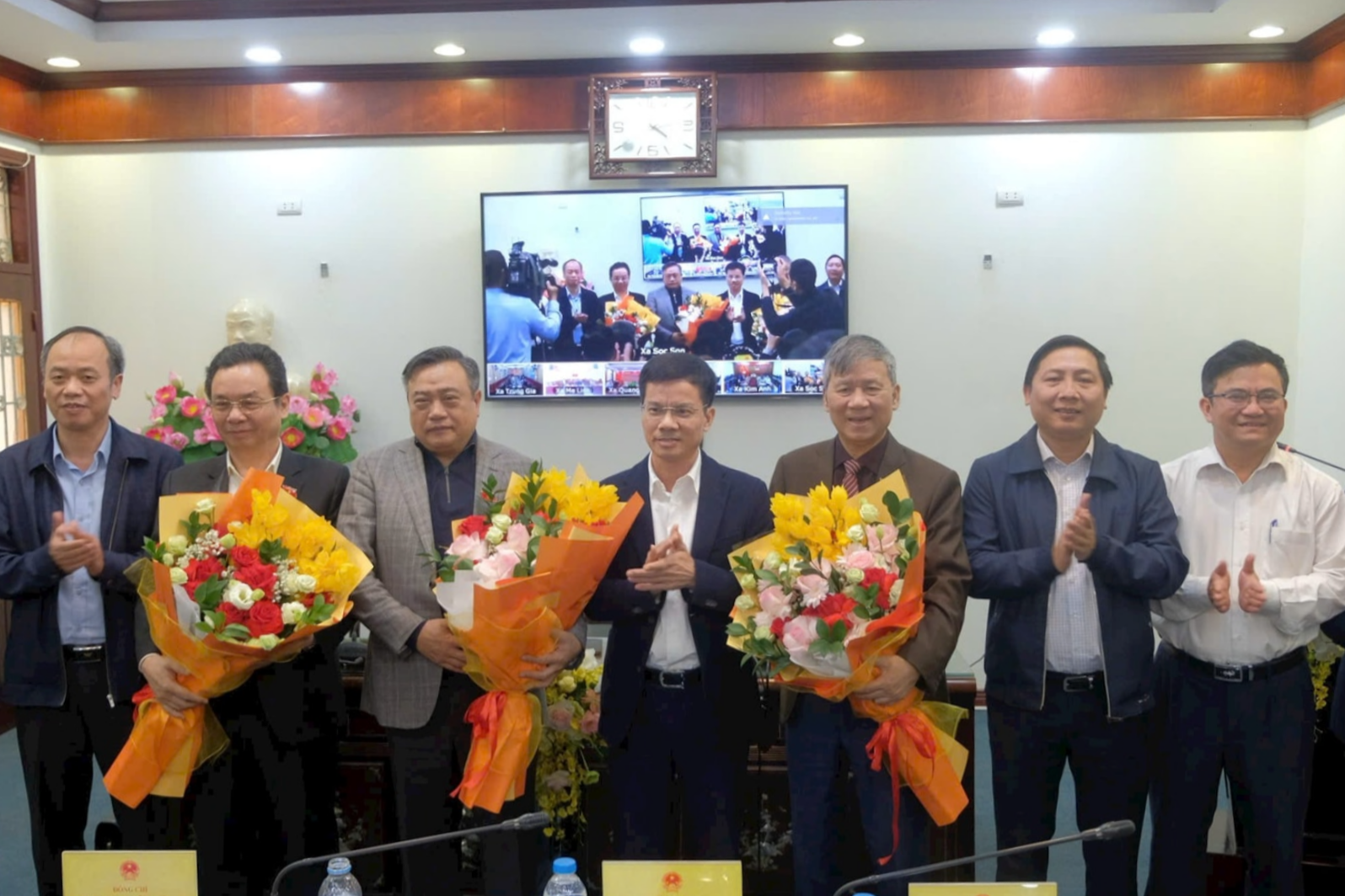 Hà Nội đang có đội ngũ cán bộ hùng hậu, tinh nhuệ 2 Chủ nhiệm Ủy ban Kiểm tra Trung ương: 'Tôi sẽ luôn đi cùng Hà Nội' - Ảnh 2.