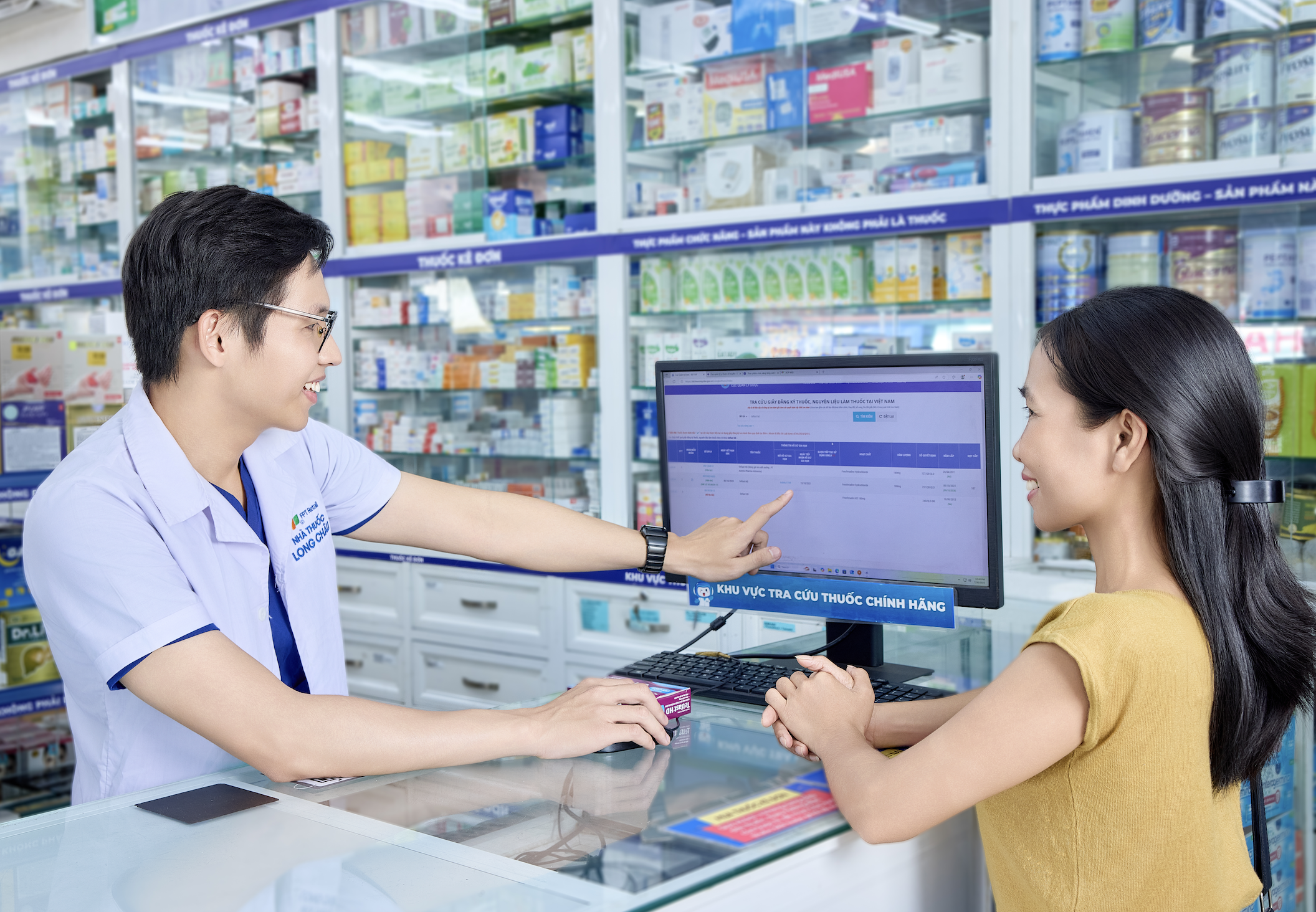 Hà Nội liên thông dữ liệu y tế, người dân có thể tra cứu sổ sức khỏe trên VNeID và iHanoi - Ảnh 1.