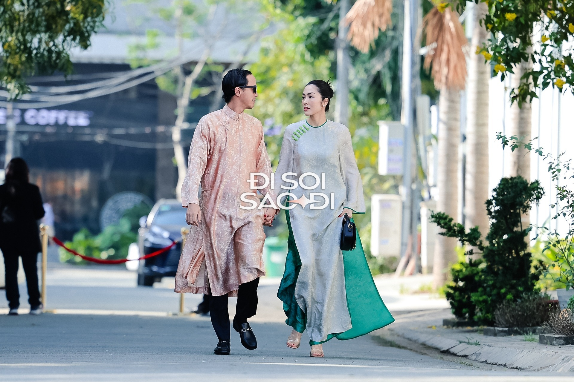 Hà Tăng lại tạo trend áo dài Tết: Local brand đồng loạt ra mắt các thiết kế, tôn trọn khí chất phụ nữ tuổi 35+ - Ảnh 4. Hà Tăng lại tạo trend áo dài Tết: Local brand đồng loạt ra mắt các thiết kế, tôn trọn khí chất phụ nữ tuổi 35+ - Ảnh 4.