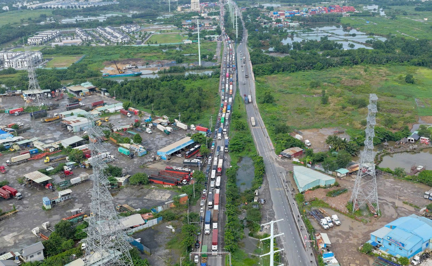 Đột phá hạ tầng, nâng tầm đô thị: Hạ tầng giao thông kết nối chưa tương xứng  - Ảnh 1.