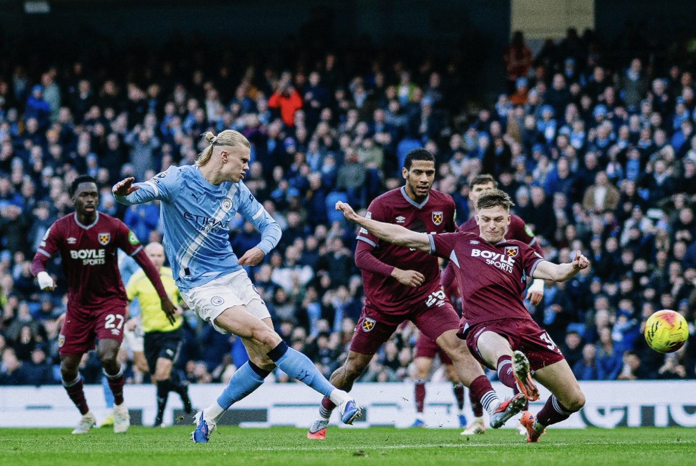Haaland bùng nổ cú đúp, Man City thắng nghiền ép West Ham 1 Haaland bùng nổ cú đúp, Man City thắng nghiền ép West Ham - Ảnh 1.