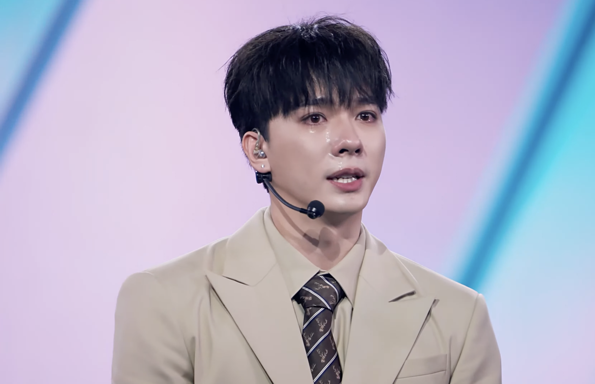 Cặp đôi Vbiz lén yêu đương 4 năm nay đã rạn nứt?- Ảnh 1. Cặp đôi Vbiz lén yêu đương 4 năm nay đã rạn nứt?- Ảnh 1.