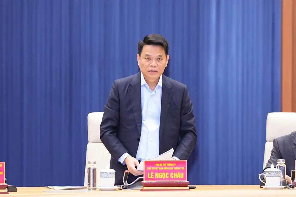 Chủ tịch UBND TP Hải Phòng Lê Ngọc Châu báo cáo tại cuộc làm việc. Ảnh: ĐT hai-phong-co-nhieu-thanh-cong-toan-dien-tren-cac-linh-vuc-2.jpg