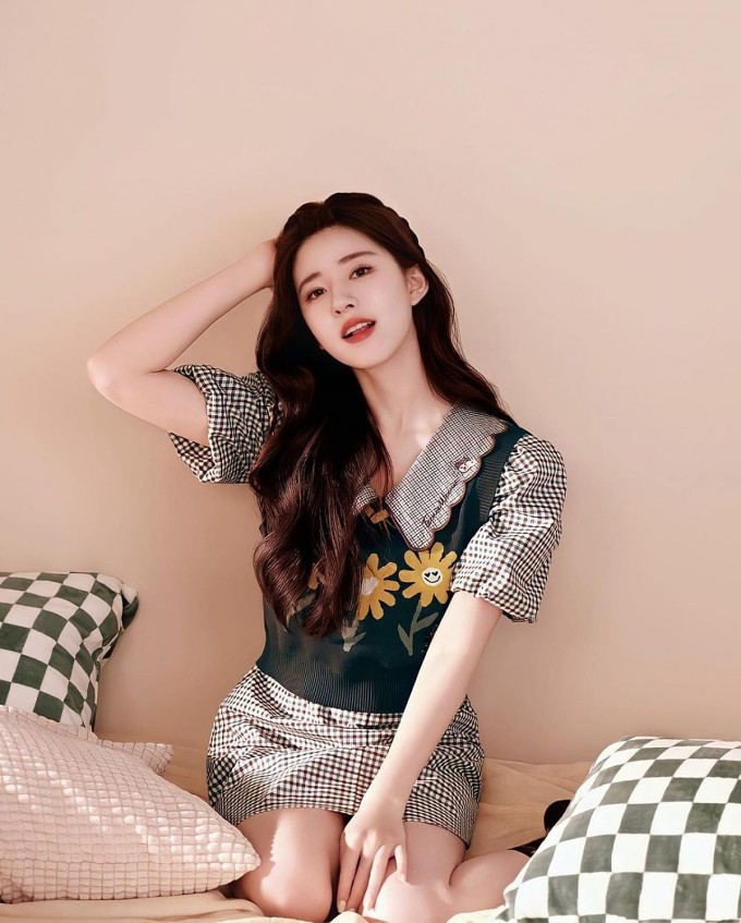 Triệu Lộ Tư, sinh năm 1998, thuộc top diễn viên đang được kỳ vọng là tiểu Hoa đán tương lai của Cbiz.