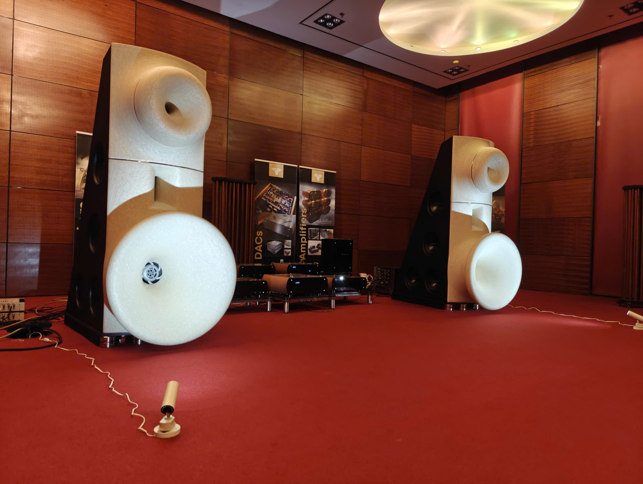 Hàng chục dàn âm thanh tiền tỉ phô diễn tại triển lãm AV Show Hà Nội - Ảnh 1. Hàng chục dàn âm thanh tiền tỉ phô diễn tại Triển lãm AV Show Hà Nội - Ảnh 1.