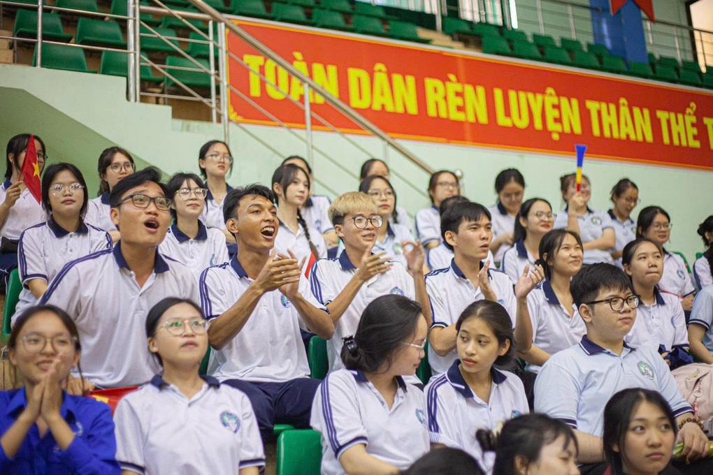 Hàng chục tỷ đồng hỗ trợ sinh viên sư phạm bị kẹt: Bao giờ chi trả? - 1