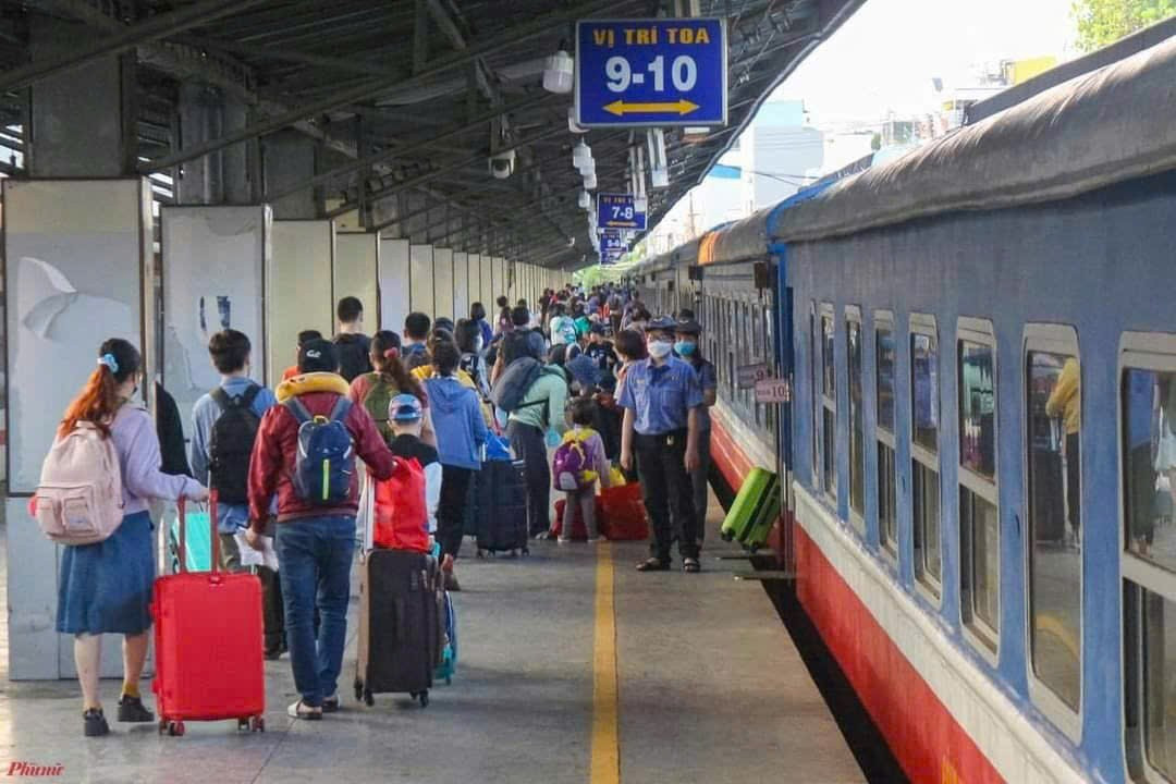 Nghỉ Tết Dương lịch 4 ngày: Hàng không, đường sắt đồng loạt tăng chuyến- Ảnh 2.