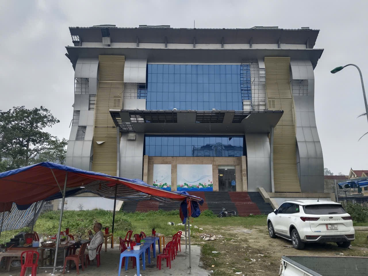 Hàng loạt công trình, dự án dở dang, lãng phí - Ảnh 1. Hàng loạt công trình, dự án dở dang, lãng phí - Ảnh 1.