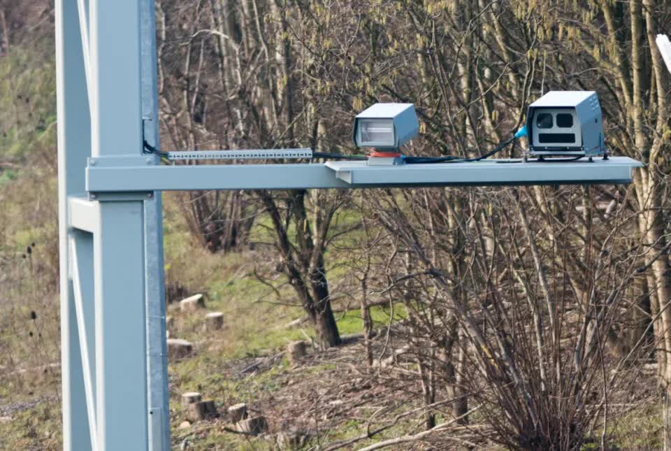 Lộ lỗi nghiêm trọng suốt 4 năm: Hàng nghìn tài xế tại đây bị camera giao thông phạt oan vì vi phạm tốc độ, Chính phủ phải bồi thường- Ảnh 1.