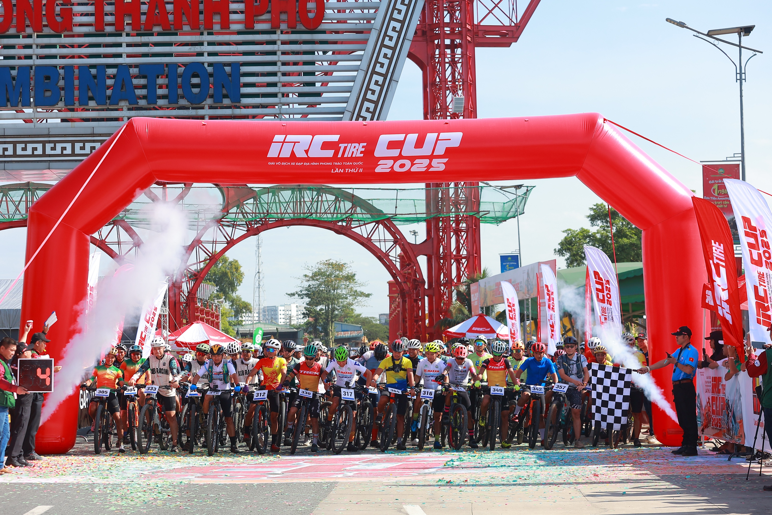 Hàng trăm tay đua xe đạp địa hình hội ngộ tại IRCtire Cup 2025- Ảnh 1. Hàng trăm tay đua xe đạp địa hình hội ngộ tại IRCtire Cup 2025- Ảnh 1.