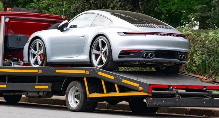 Hàng trăm xe Porsche đột nhiên chết máy, chủ xe hoang mang, hãng 'bó tay' - Ảnh 1.