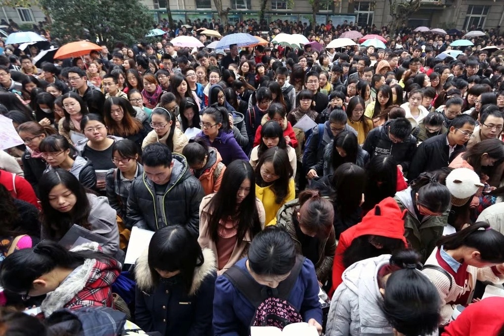 Hàng triệu người Trung Quốc tham gia thi công chức - 1