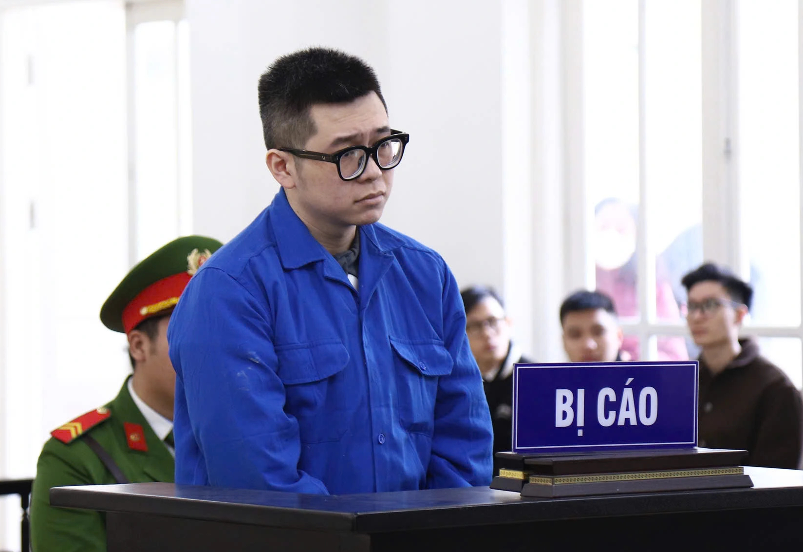 Hành hung phụ nữ tại sảnh chung cư vì cho là 'bị coi thường' - Ảnh 1.