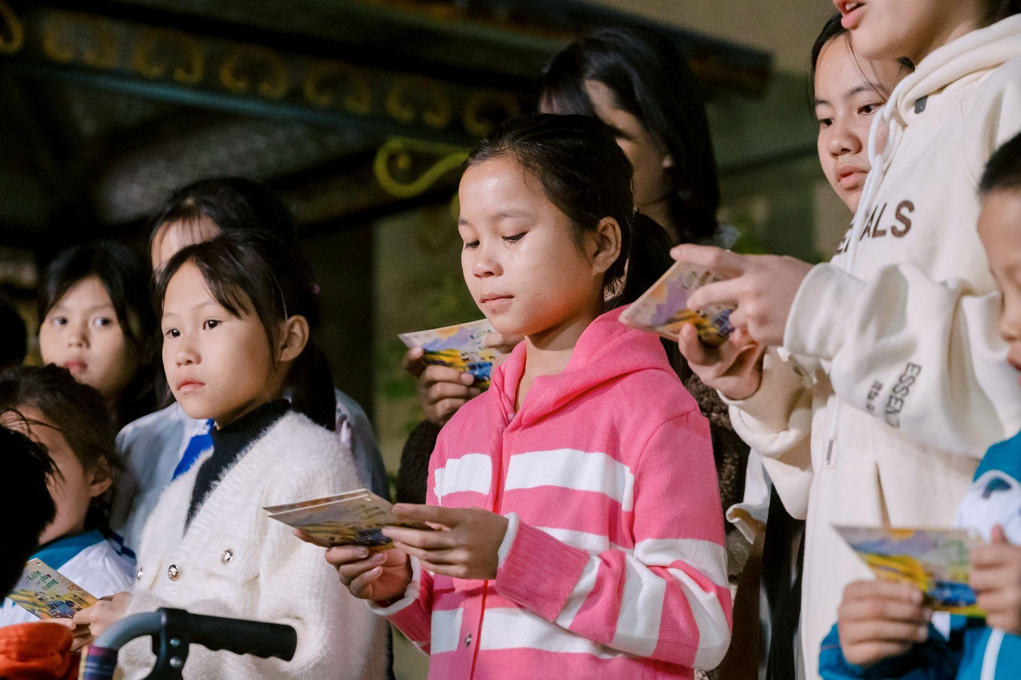 Hành trình trả ơn đời đẹp như cổ tích của người thầy “làm bố” 37 trẻ mồ côi- Ảnh 1.