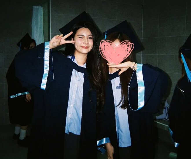 Hạt Dẻ nhà Quyền Linh xinh đẹp trong bộ ảnh chuẩn bị tốt nghiệp, ngoại hình thăng hạng từng ngày nay chuẩn "nàng thơ" 1 Con gái MC Quyền Linh chụp ảnh kỷ yếu chuẩn bị tốt nghiệp cấp 3.