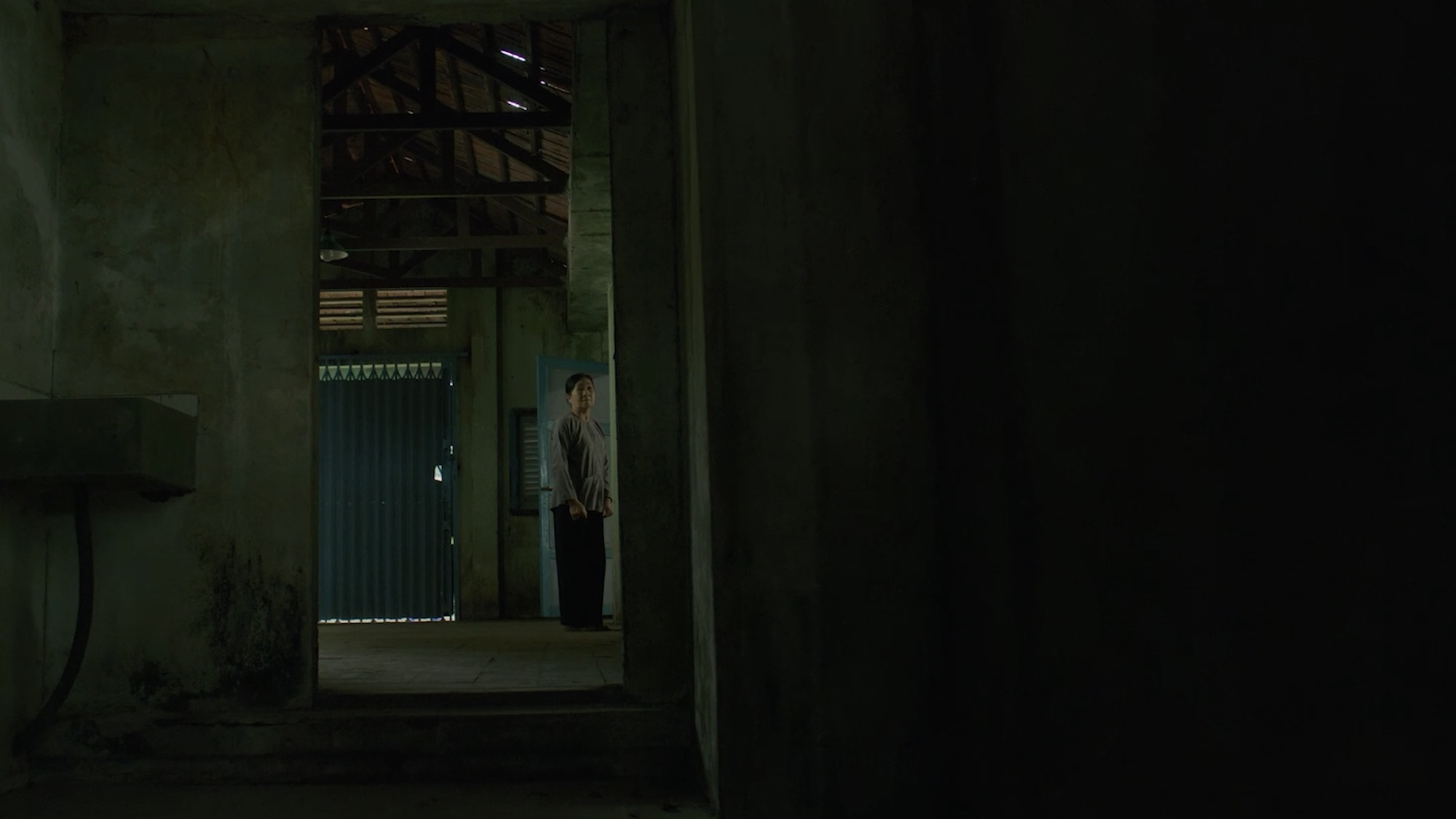 Hậu trường phim nhà Hai chủ: Ngôi nhà ma ám rùng rợn khiến khán giả thót tim - Ảnh 1.