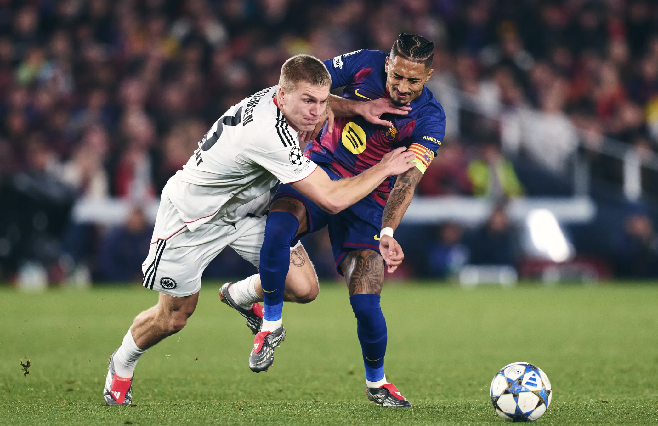 Hậu vệ tỏa sáng, Barcelona ngược dòng giành chiến thắng sân nhà ở Champions League 1 Hậu vệ tỏa sáng, Barcelona ngược dòng giành chiến thắng sân nhà - Ảnh 1.