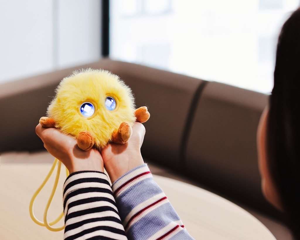 Hết cho robot đấm bốc, người Trung Quốc giờ lại 'hô biến' đưa AI vào gấu bông để tạo ra ngành công nghiệp tỷ USD- Ảnh 1.