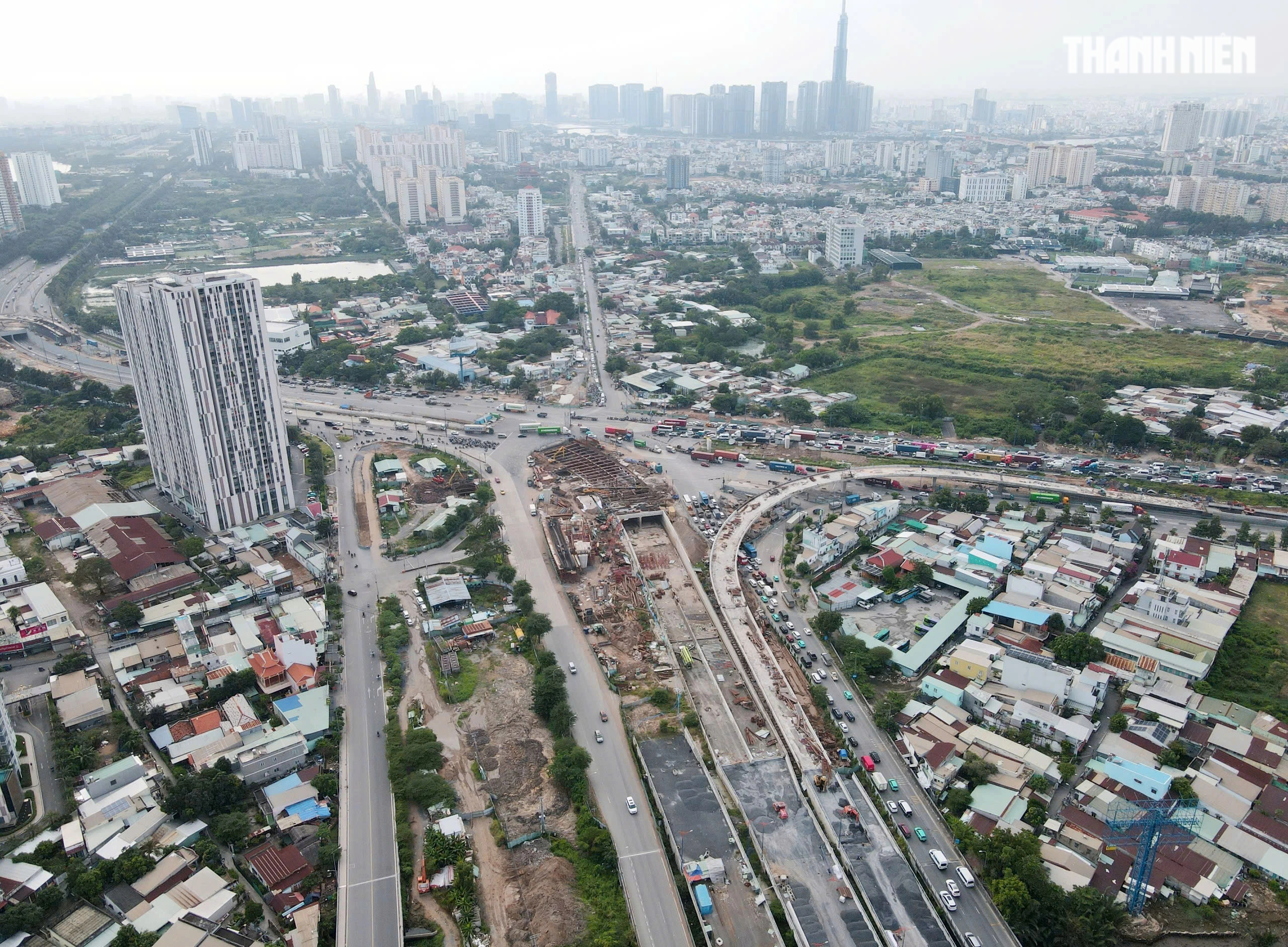 Hiện trạng nút giao hiện đại nhất TP.HCM dự kiến về đích năm 2026 1 Cận cảnh nút giao hiện đại nhất TP.HCM dự kiến về đích năm 2026 - Ảnh 1.