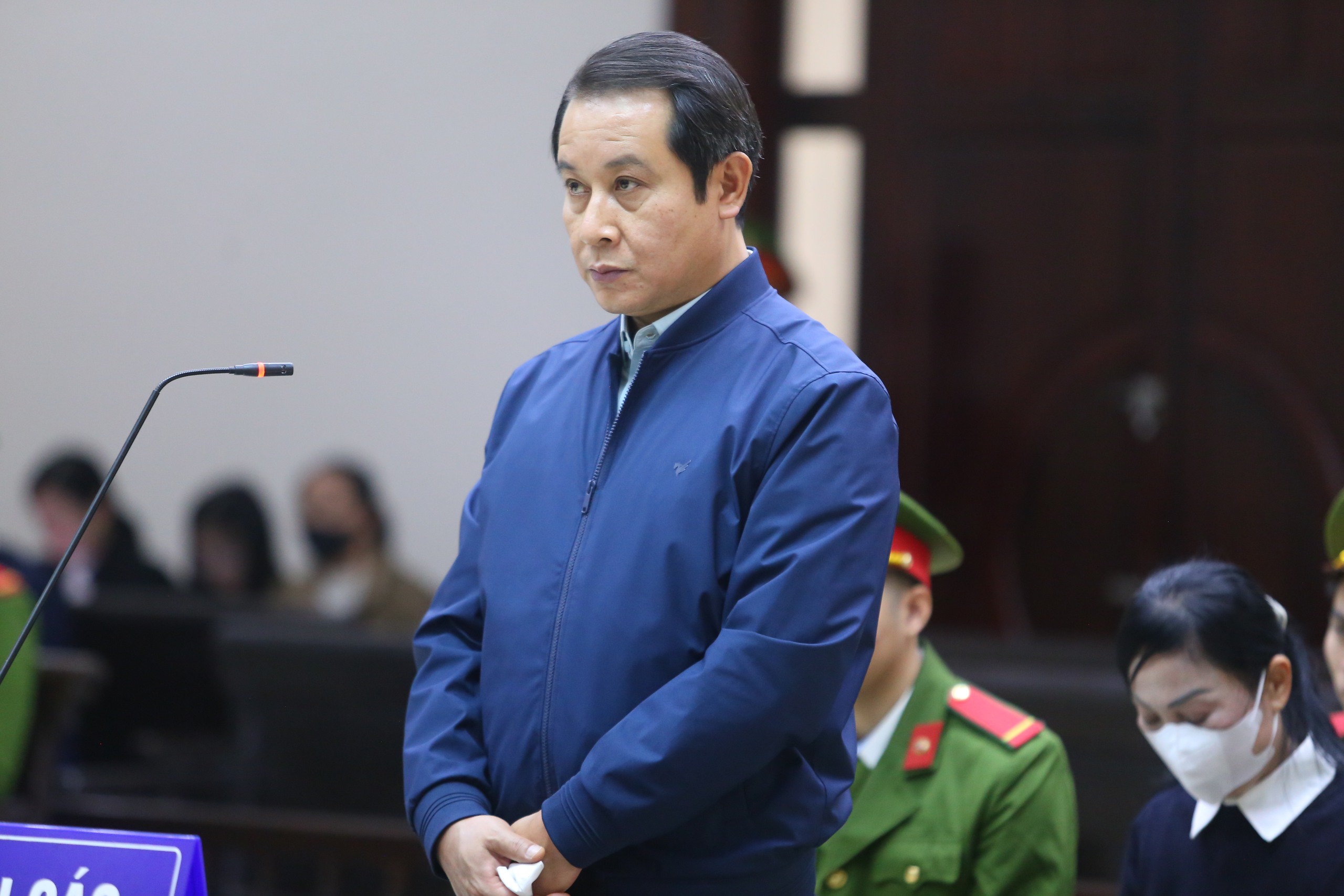 Hình ảnh bà Hoàng Thị Thúy Lan cùng các cựu lãnh đạo tỉnh Vĩnh Phúc cũ tại phiên tòa phúc thẩm 2 Hình ảnh bà Hoàng Thị Thúy Lan cùng các cựu lãnh đạo tỉnh Vĩnh Phúc cũ tại phiên tòa phúc thẩm - Ảnh 2.