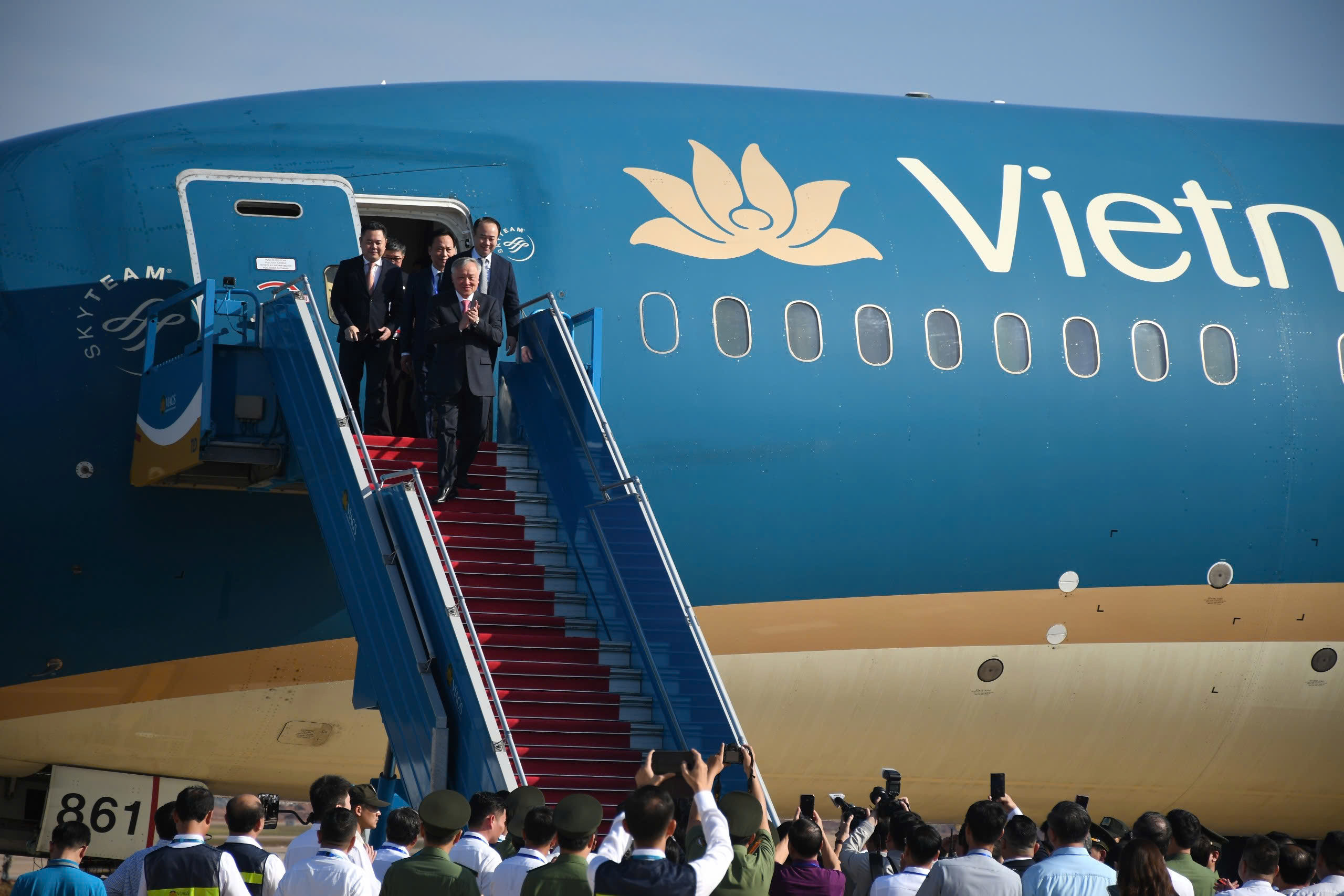 Hình ảnh chuyến bay đầu tiên hạ cánh xuống sân bay Long Thành 1 Hình ảnh chuyến bay đầu tiên hạ cánh xuống sân bay Long Thành - Ảnh 1.