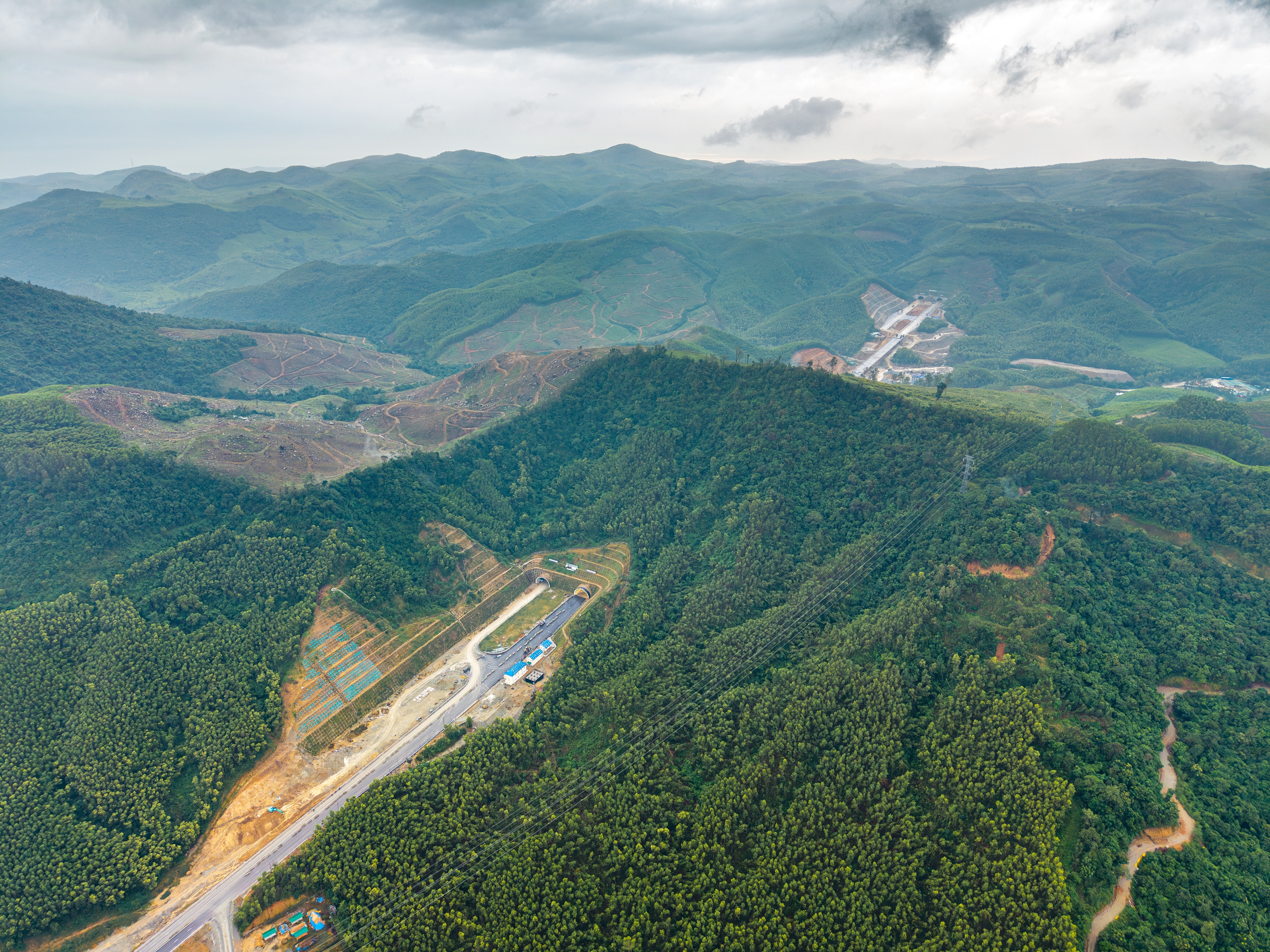 Hình hài cao tốc Quảng Ngãi 1 Hình hài cao tốc Quảng Ngãi - Hoài Nhơn trước ngày khánh thành 19.12 - Ảnh 1.