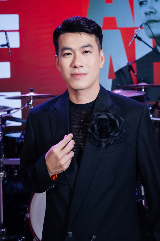 Ca sĩ Hồ Trung Dũng tại buổi giới thiệu album mới. Ảnh: Thành Luân