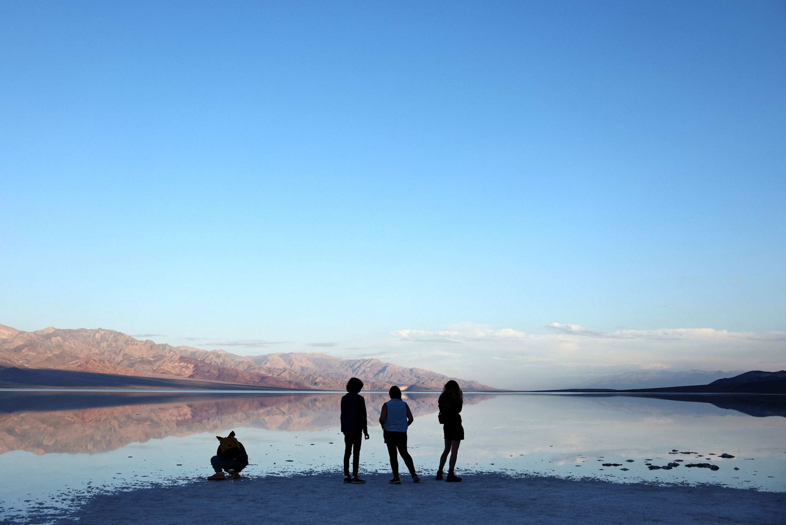 Hồ cổ đại kỷ băng hà tái xuất sau trận mưa kỷ lục 1 mưa kỷ lục - Ảnh 1.