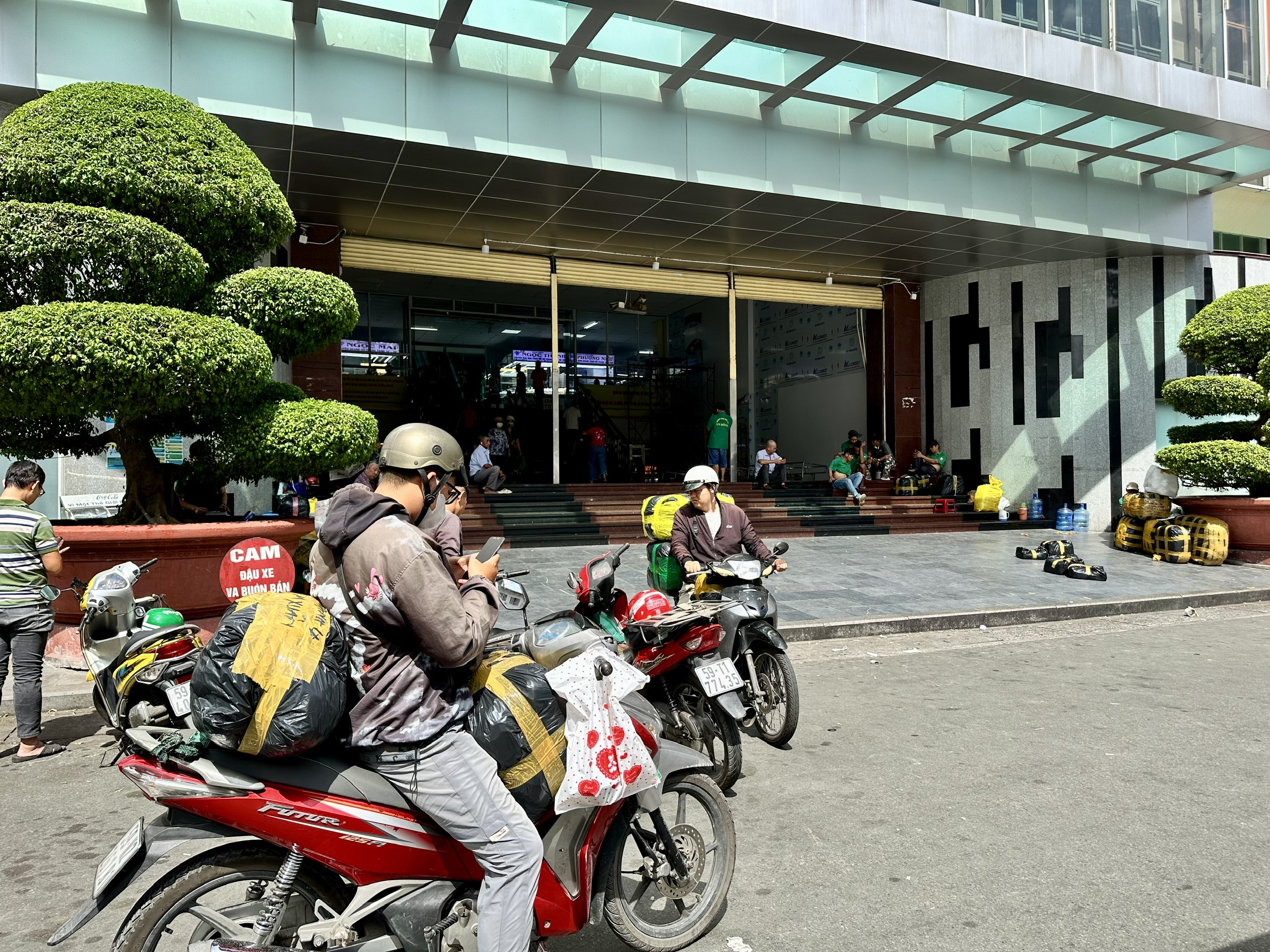 Hộ kinh doanh có được khấu trừ các chi phí bốc vác, thuê chở hàng...? - Ảnh 1.