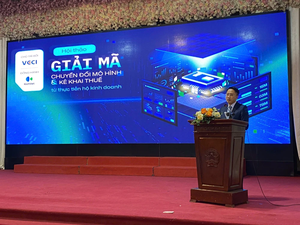 Đại diện Cục Thuế cho biết đã có trên 2,5 triệu kinh doanh được khảo sát, đánh giá phân loại. Ảnh: MINH TRÚC thuế khoán 1.jpg