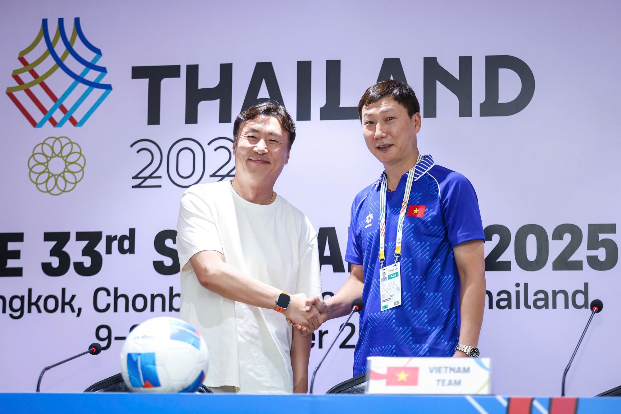 'Hòa bình' trước giờ đại chiến- Ảnh 1.