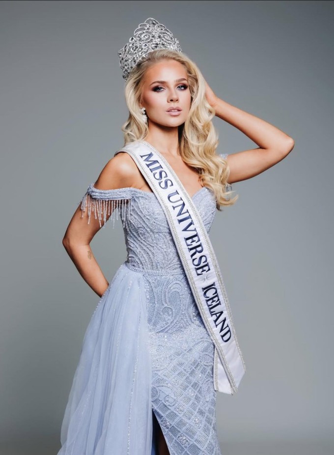 Helena O’Connor từ bỏ danh hiệu Hoa hậu Hoàn vũ Iceland 2025.