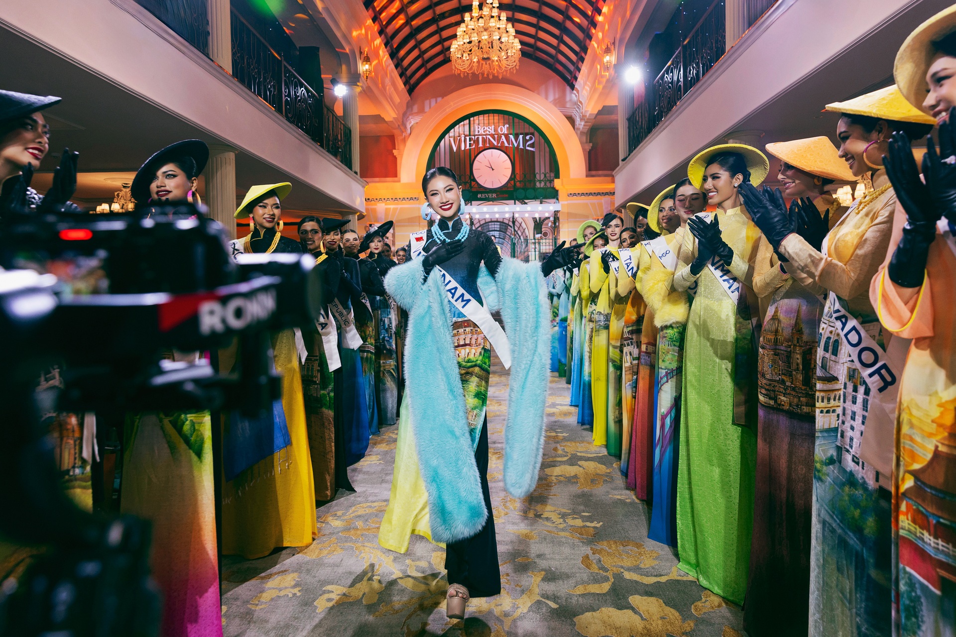 Hoa hậu Phương Linh vào top 5 trình diễn áo dài ấn tượng ở Miss Cosmo 2025 - 1