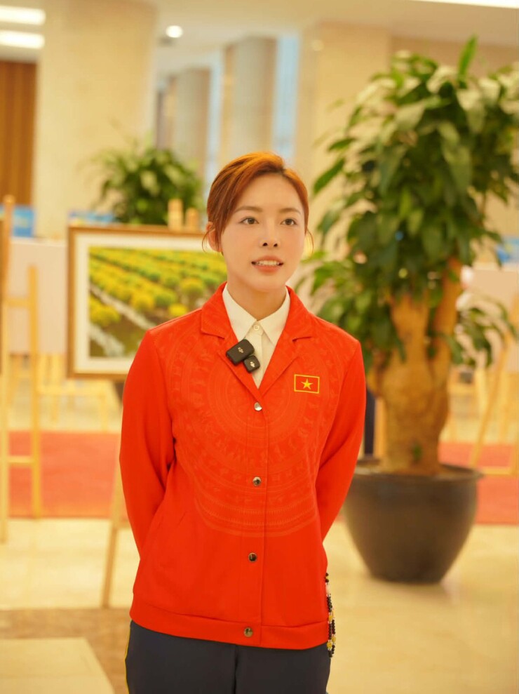 "Hoa khôi bắn súng" 2k4 mang hàm Thượng úy, gây bất ngờ với diện mạo đời thường đẹp như hoa hậu, chân dài chuẩn mẫu 2 Thanh Thảo hiện được xem là một trong những “niềm hy vọng vàng” của đội tuyển bắn súng Việt Nam, gương mặt được kỳ vọng tỏa sáng ở đấu trường SEA Games 33.