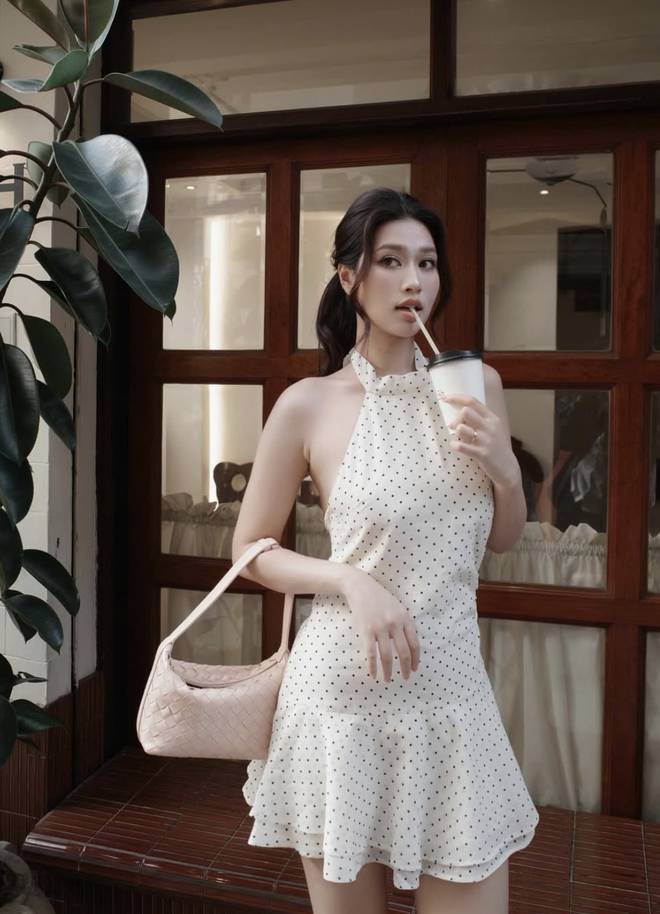 Họa tiết chấm bi trở lại mang theo vẻ đẹp dịu dàng 1 Họa tiết chấm bi trở lại mang theo vẻ đẹp dịu dàng - Ảnh 1.