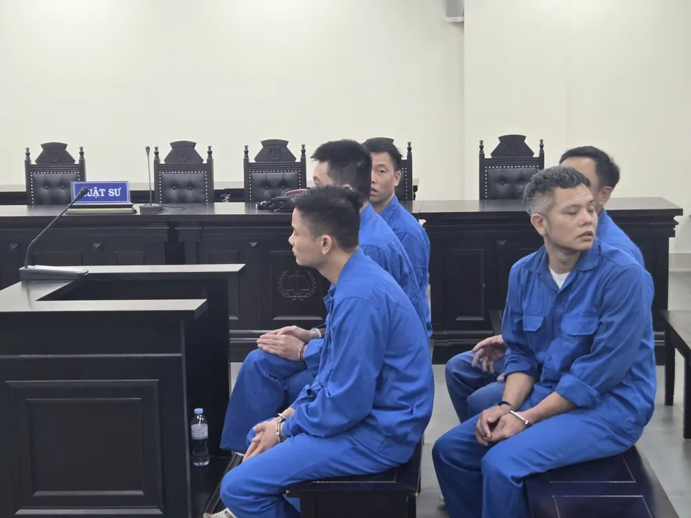 cựu đội trưởng nhận hối lộ các bị cáo.jpg