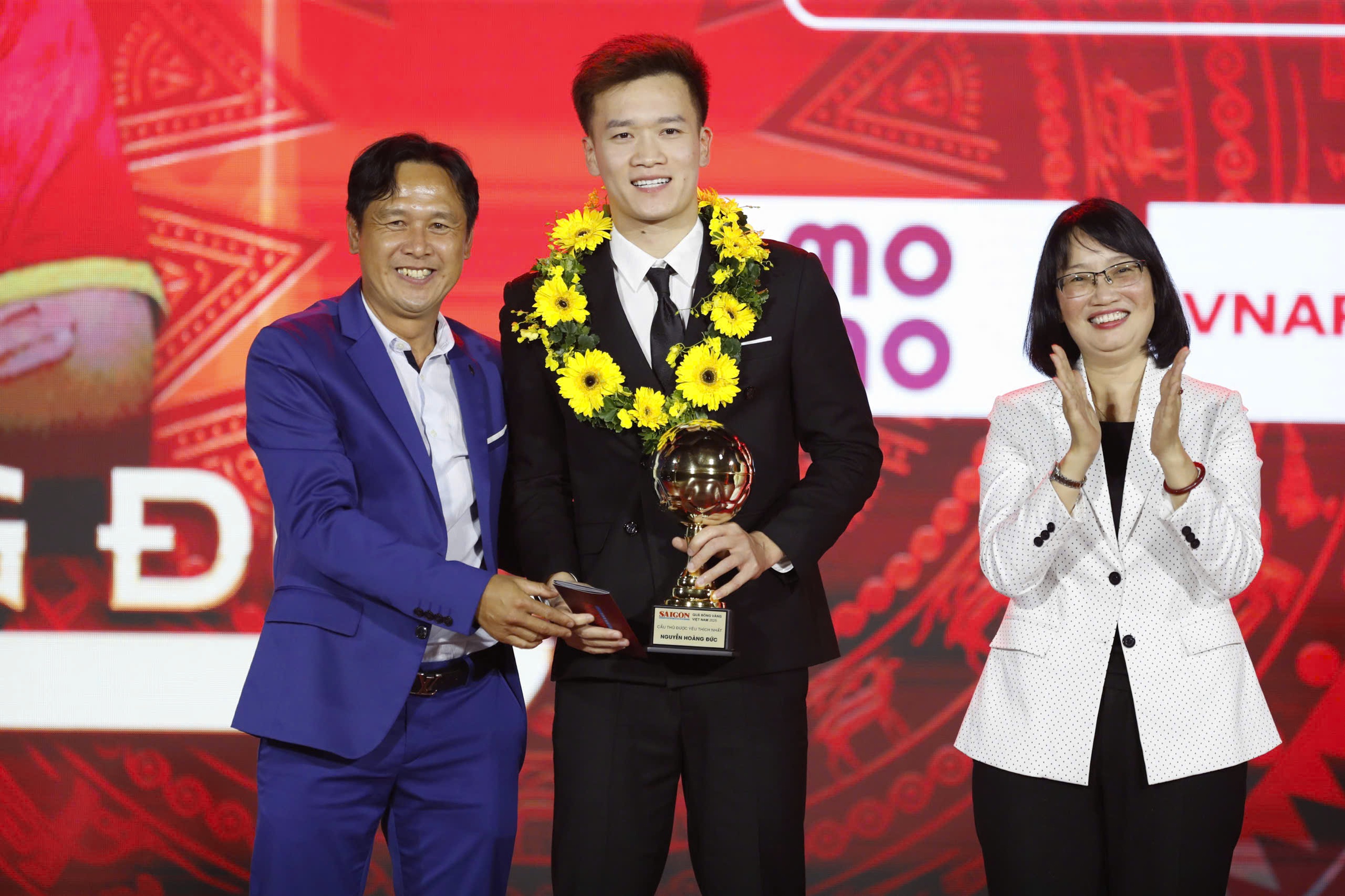Hoàng Đức đoạt cú đúp danh hiệu ở Giải thưởng QBV Việt Nam 2025 - Ảnh 1.