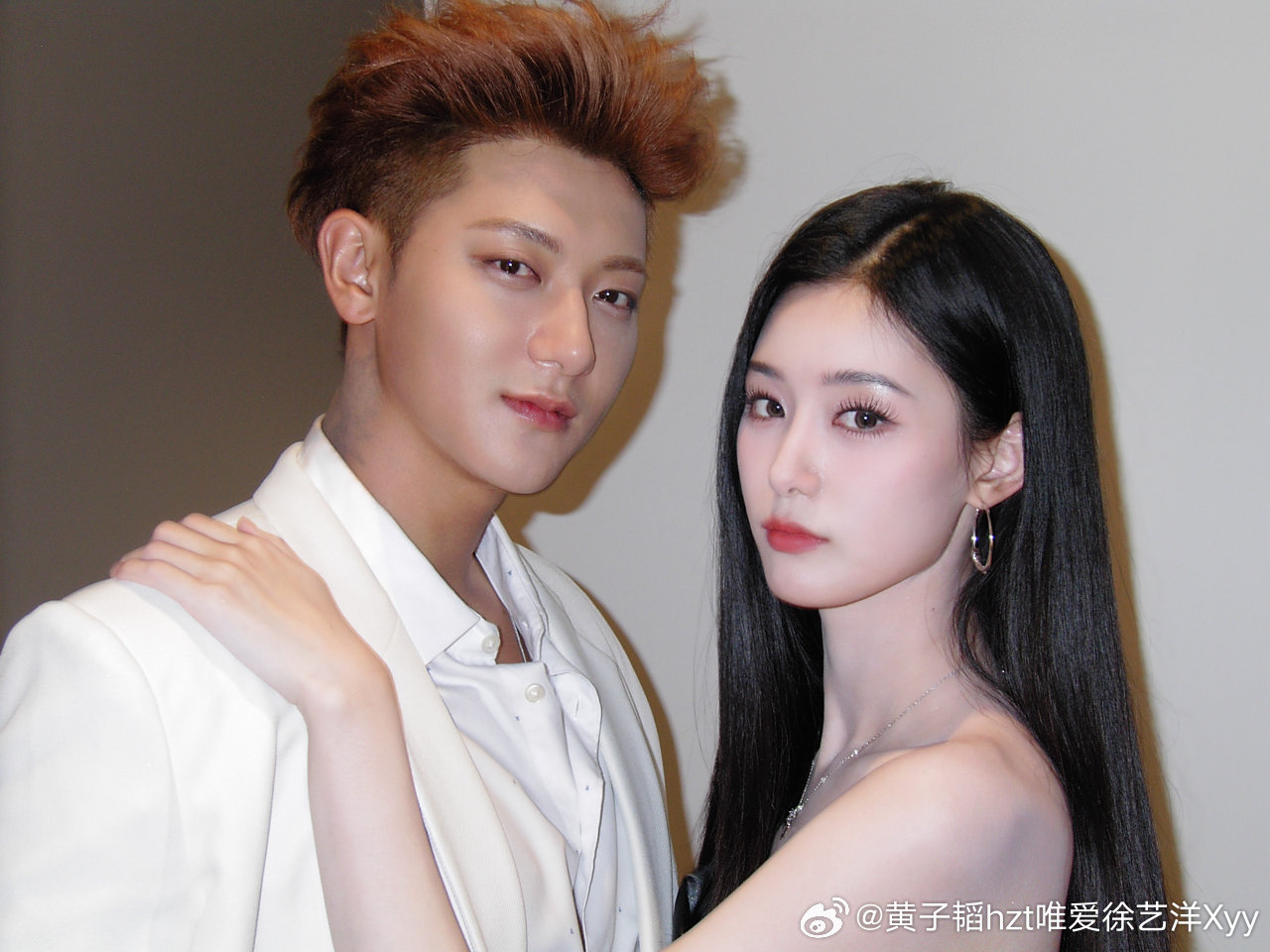 Lâu lắm mới bắt gọn Hoàng Tử Thao và Từ Nghệ Dương trong buổi mua sắm tình cảm - Ảnh 1.