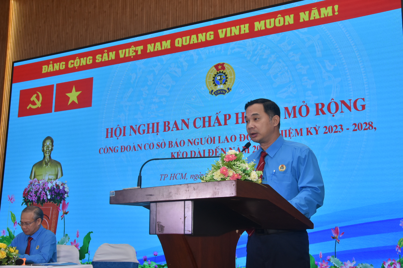 Hoạt động Công đoàn luôn gắn với trau dồi chuyên môn - Ảnh 1.